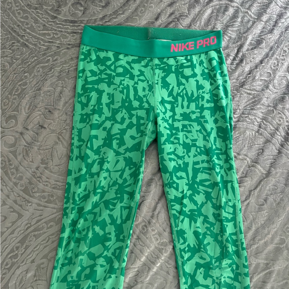 Cropped Nike pro leggings